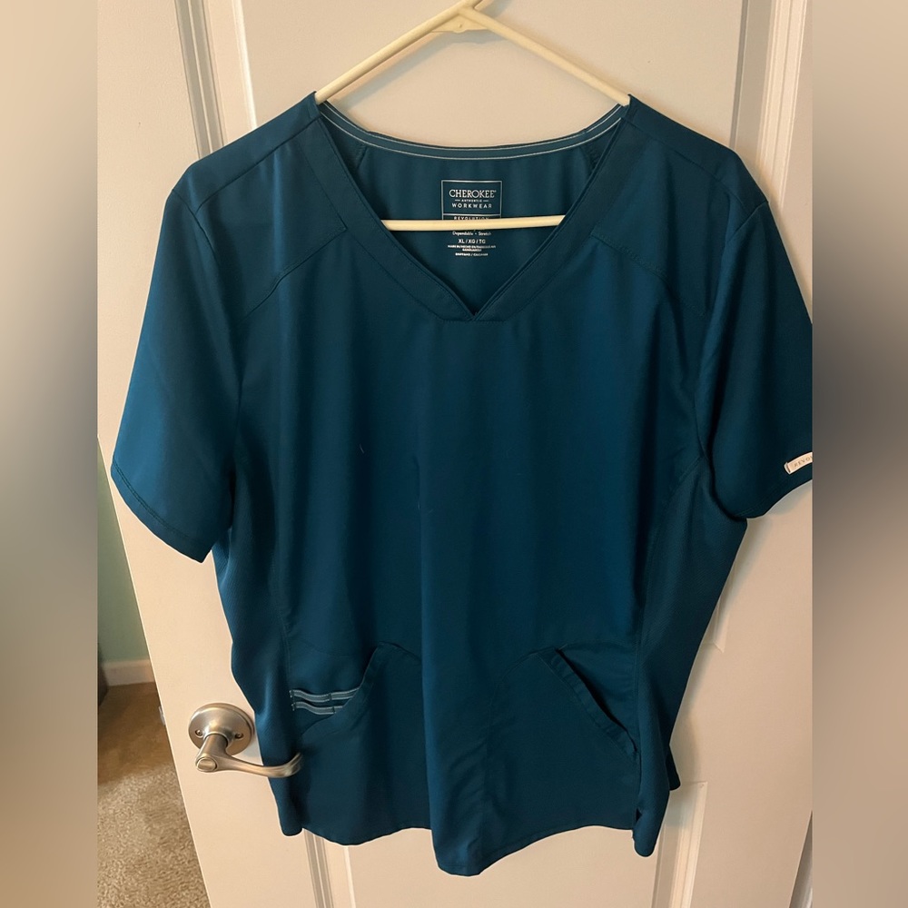 Cherokee scrub top